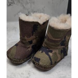 BABY UGGS CADEN CAMO BOOTS SOFT AND COZY SIZE 0/1 6-12 MONTHS
